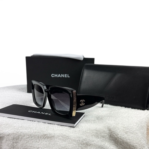CHANEL RECTANGLE SUNGLASSES Acetate, Black & Gold - Lens Gray, Gradient - Picture 11 of 15